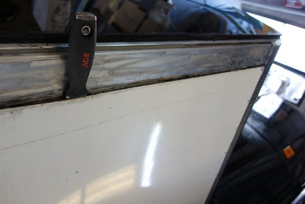 0001d PREVOST XL II SLIDEOUT LOOSE PANELS Salon slide roof panel loose and ROT REPAIR